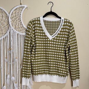 M Women's V-neck sweater